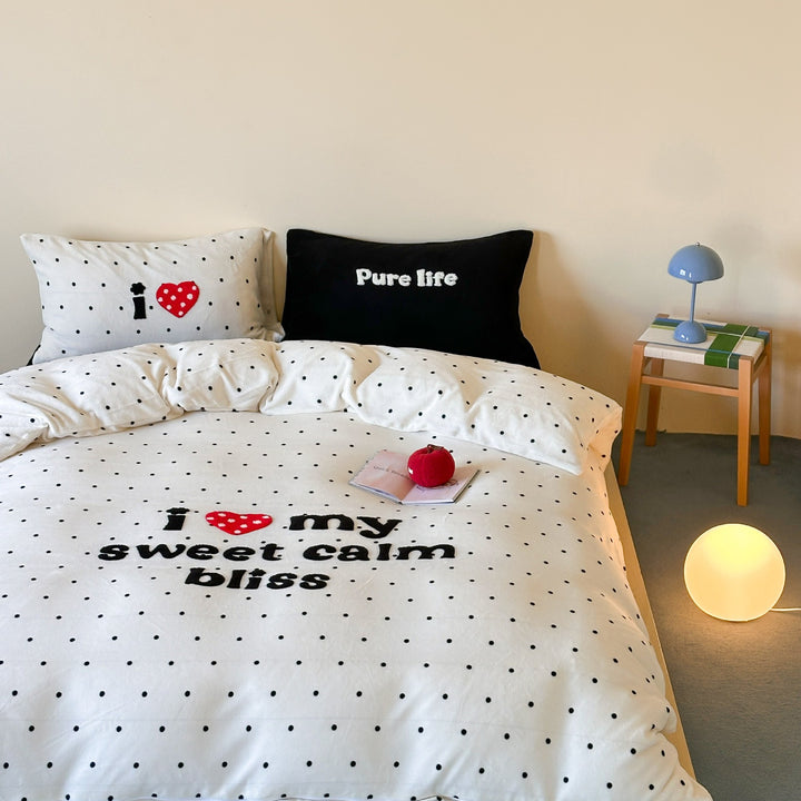 Playful bedding set made of soft cotton satin with embroidered letter appliqués
