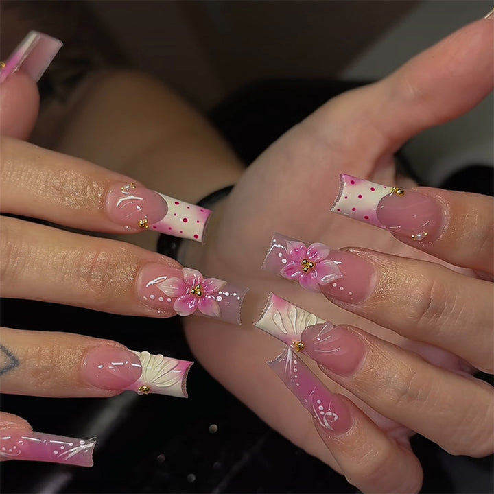 Nail art set with elegant floral motifs Stornfield