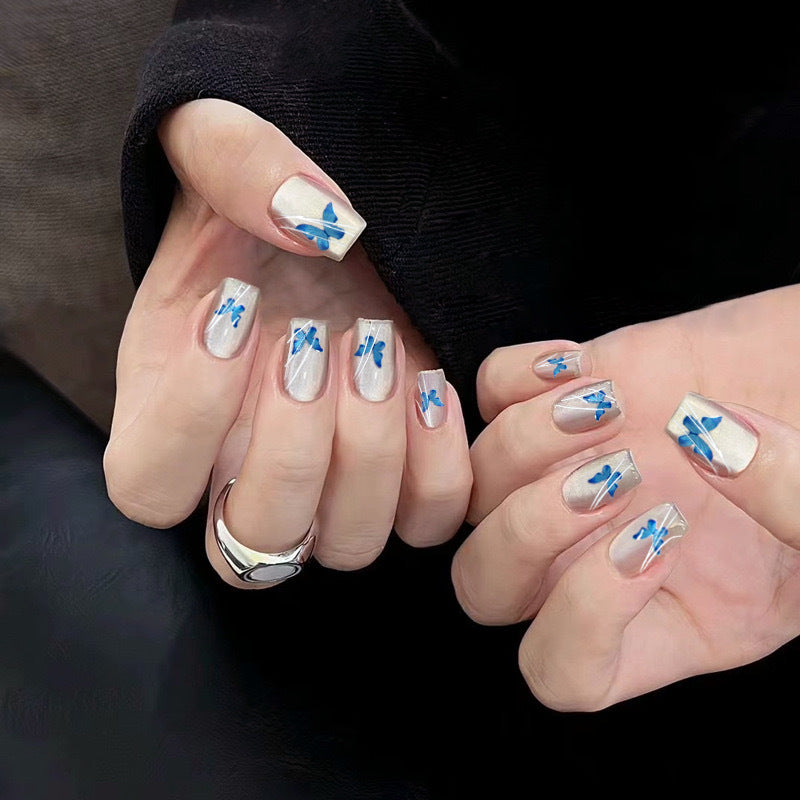 Elegant Press-On Nail Art Set with Floral Design