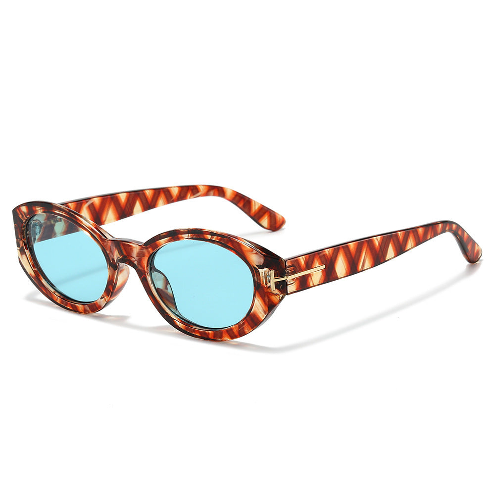 Chic Cat-Eye Sunglasses with Retro Tortoiseshell Frame Stornfield