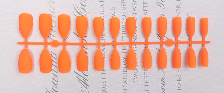 Stiletto Press-On Nail Set Stornfield