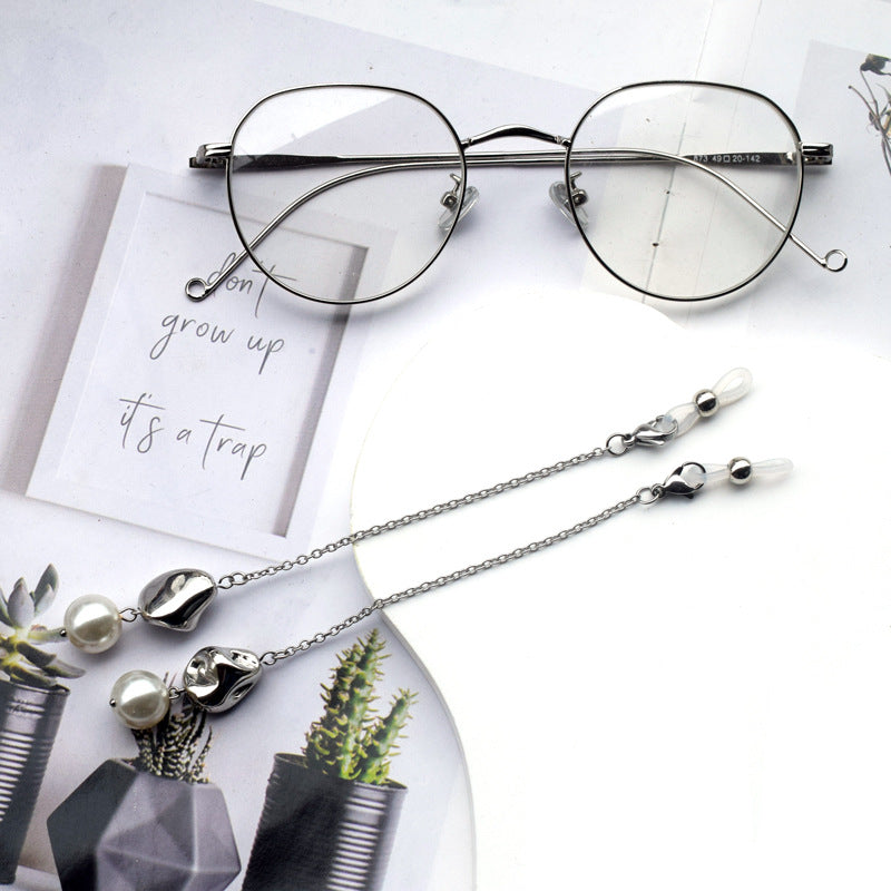 Elegant Eyewear Chain with Pearl Accents Stornfield