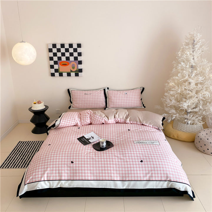 Bedding set in Vichy check with contrasting satin trim