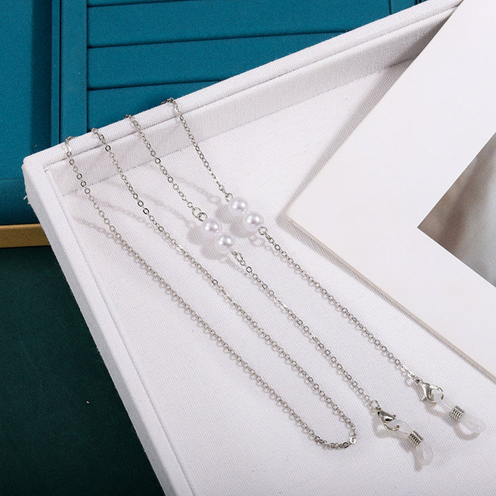 Elegant Eyewear Chain with Pearl Accents Stornfield