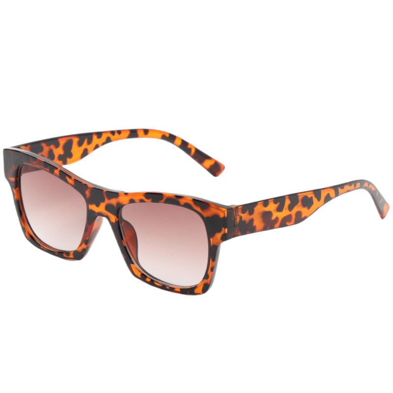 Ladies fashionable sunglasses in elegant square design Stornfield
