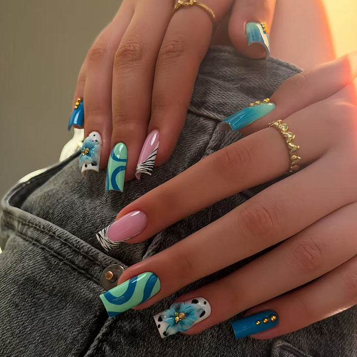 Artificial fingernails with handcrafted designs Stornfield