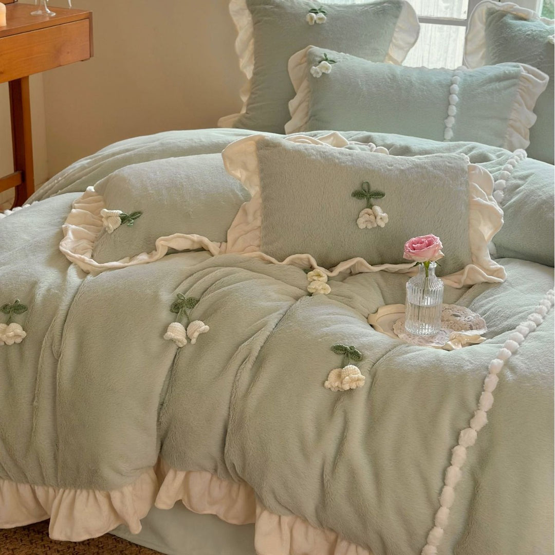 Bedding set made of linen-cotton blend with ruffles and 3D rose appliqué