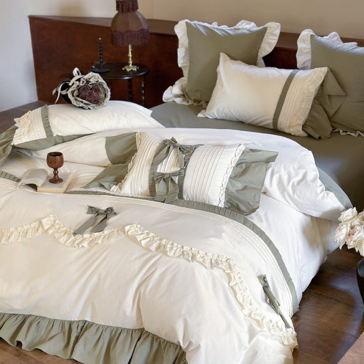 Bedding set with ruffles and decorative bows