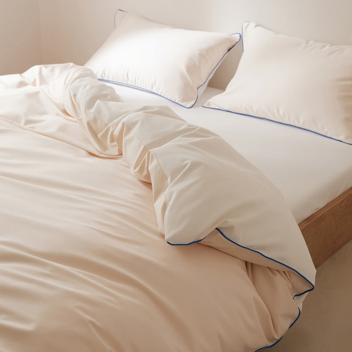 Cotton satin bedding set with fine contrast piping