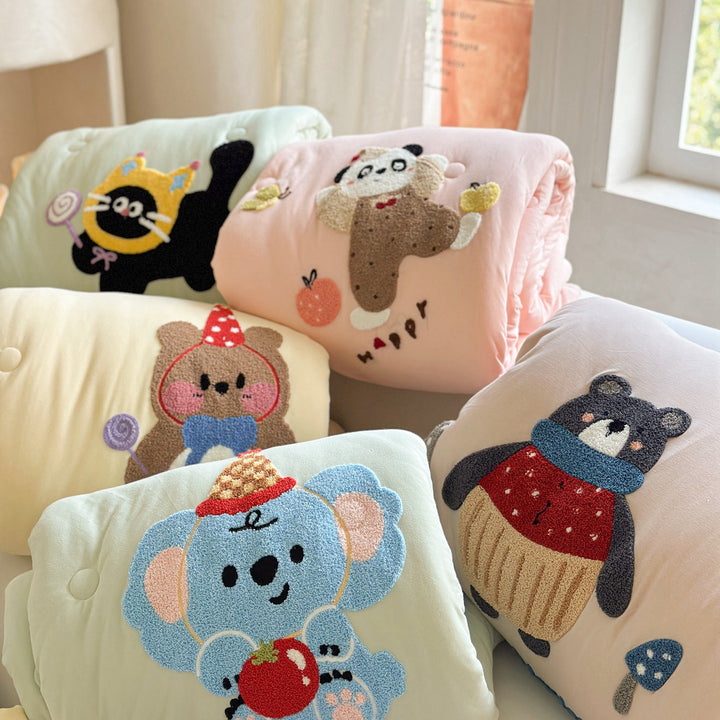 Children's bedding with tufted rabbit appliqué