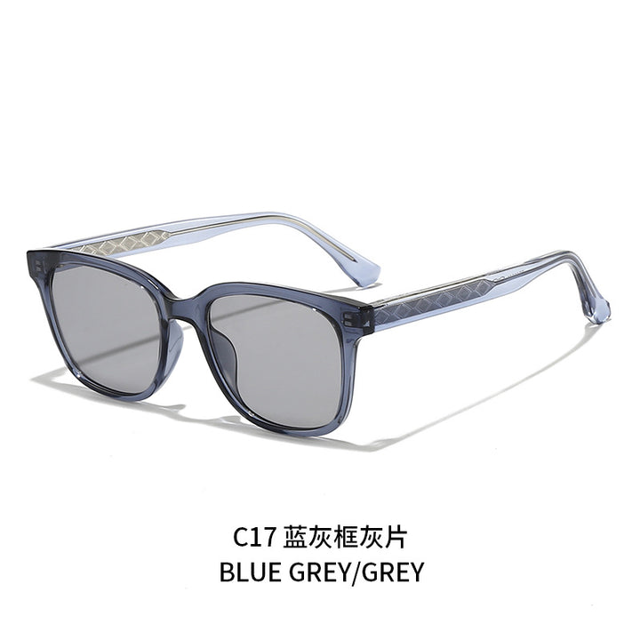 Women Retro-inspired Sunglasses with protected UV filter and sturdy frame Stornfield