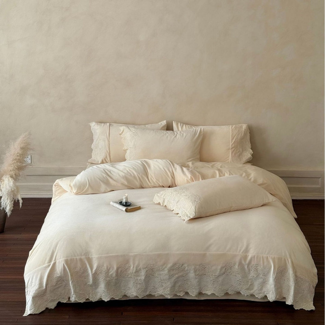 Cotton satin bedding set with delicate lace trim ruffle and satin finish