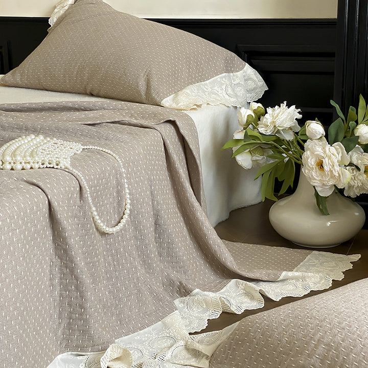 Quilted bedspread and pillowcase set with waffle texture and contrasting ruffle