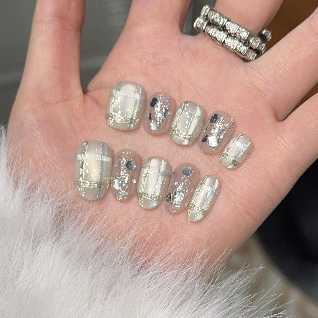 Glamorous artificial nail tips with metallic detail Stornfield