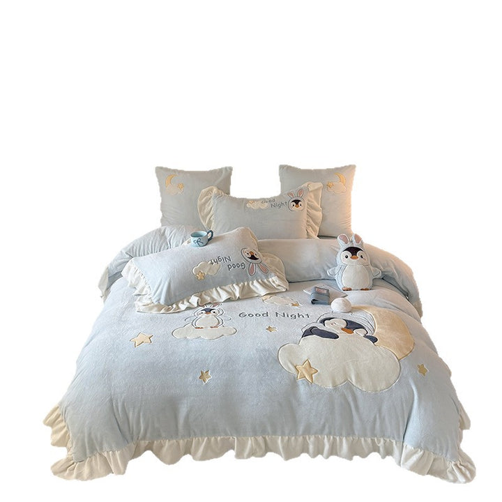 Children's bedding set with quilted plush blanket, 3D animal appliqués and ruffle