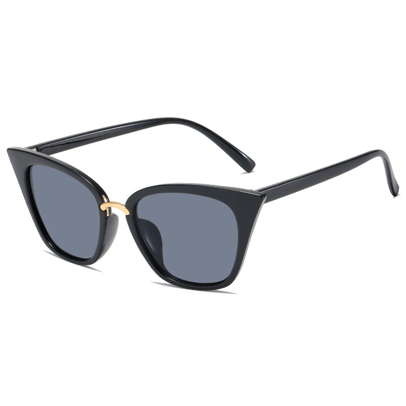 Ladies fashionable sunglasses with striking design Stornfield