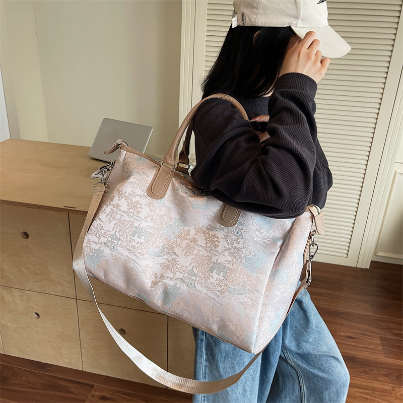Elegant travel bag with luxurious pattern print Stornfield