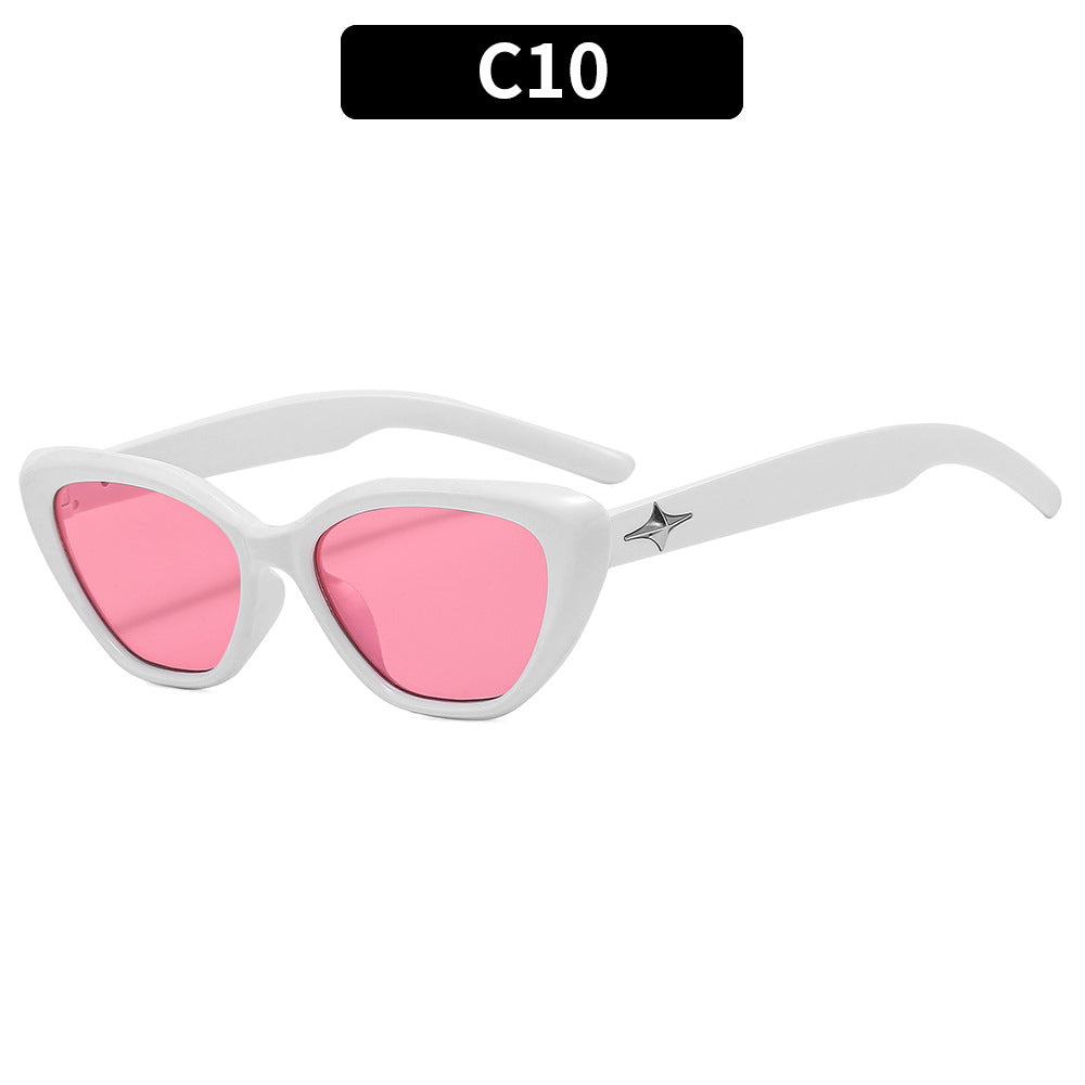Chic Cat-Eye Sunglasses with Tortoiseshell Frame