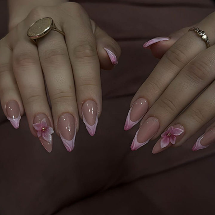 Artful nail art with floral accents Stornfield