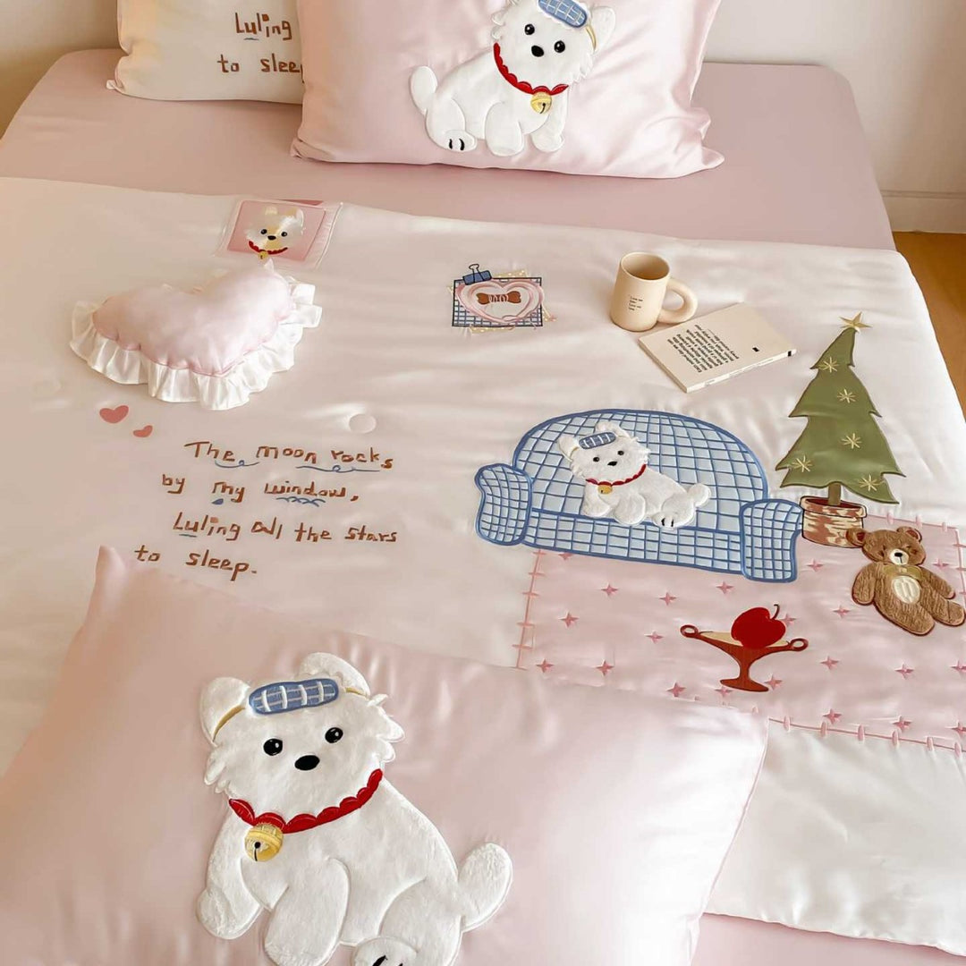 Bedding set made of cotton satin with embroidered dog appliqués and patchwork designs