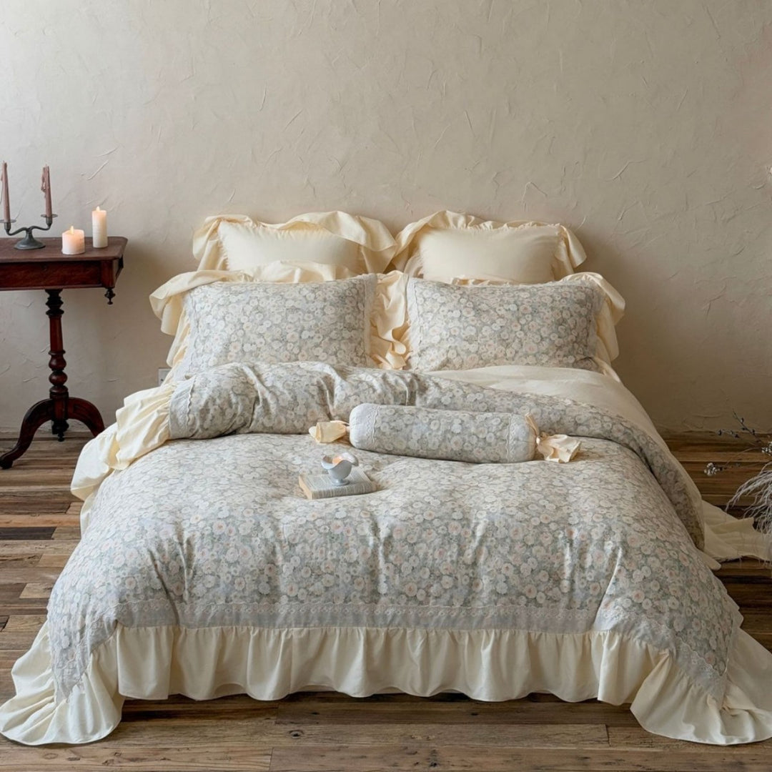 Vintage floral bedding set with ruffled bed skirt and lace trim