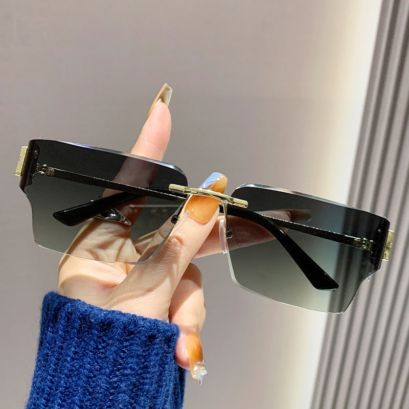 Women's fashionable square sunglasses with luxurious frame and polarized lenses Stornfield