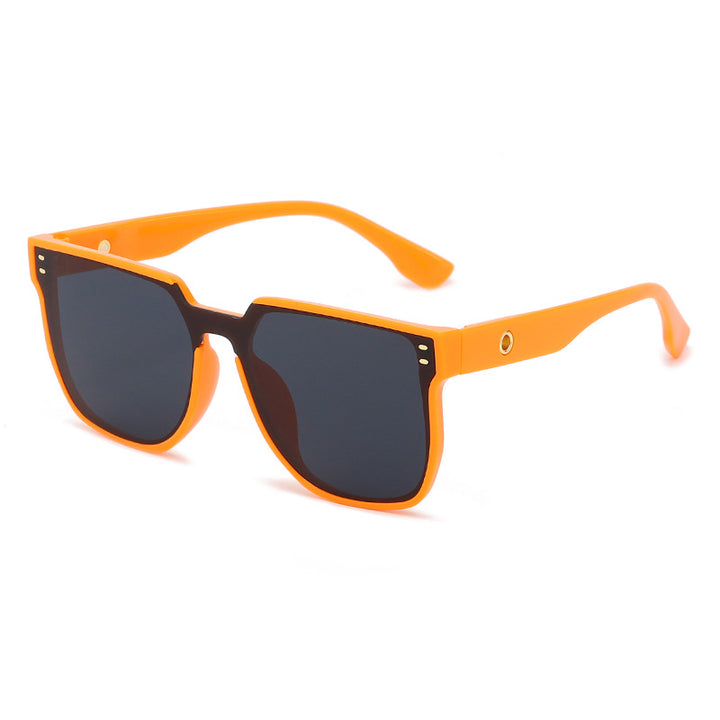 Women Fashionable Oversized Sunglasses with Distinctive Design Stornfield