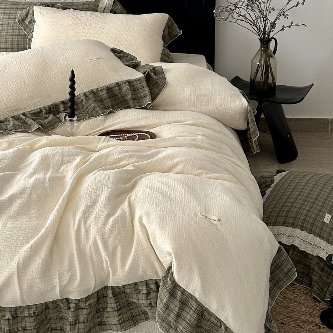 Bedding set made of cotton muslin with check frill and softly crinkled surface