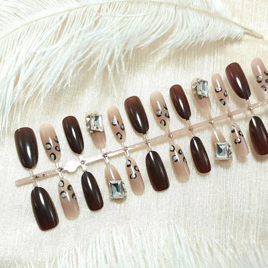 Artificial nails with elegant glamour accents Stornfield