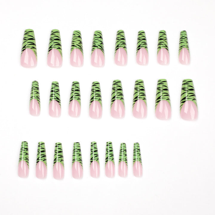 Artistic fingernails with trendy zebra design Stornfield