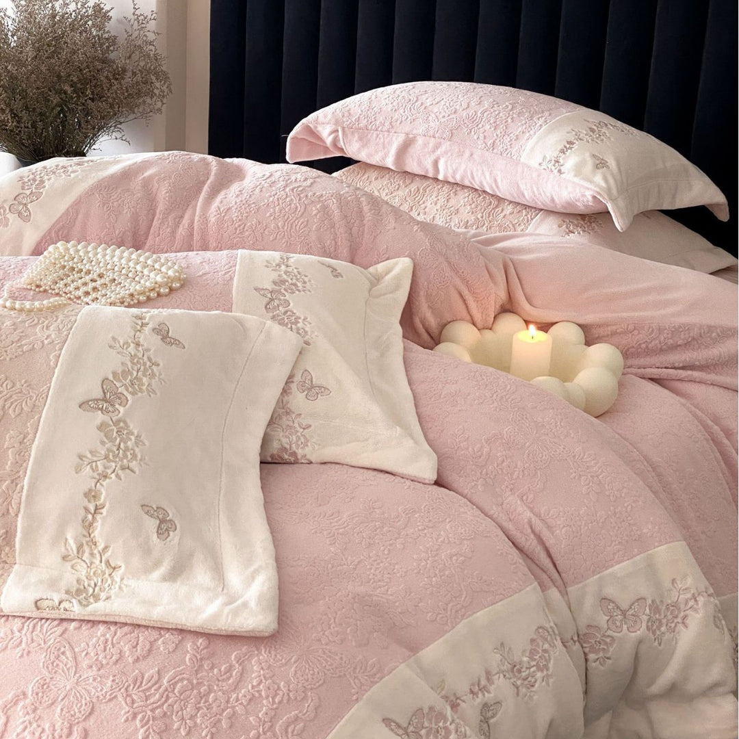Bedding set made of fine cotton jacquard with butterfly embroidery and decorative piping
