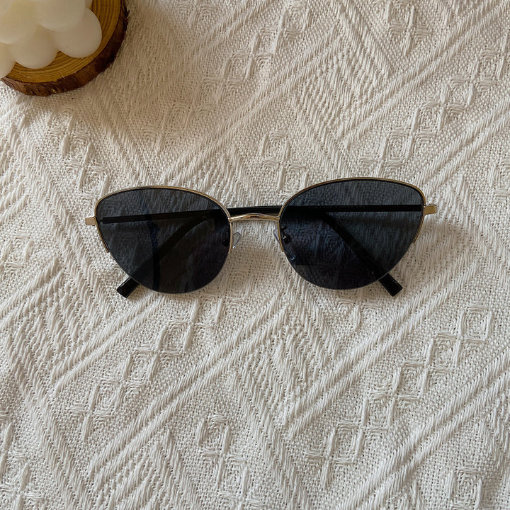 Fashionable Cat-Eye Sunglasses with Fine Metal Frame Stornfield