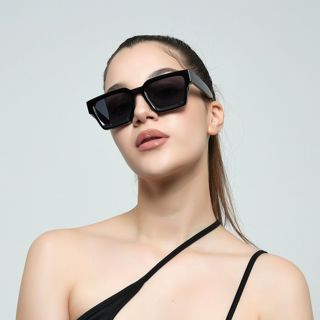 Women's fashionable sunglasses with clear frame and gradient lenses Stornfield
