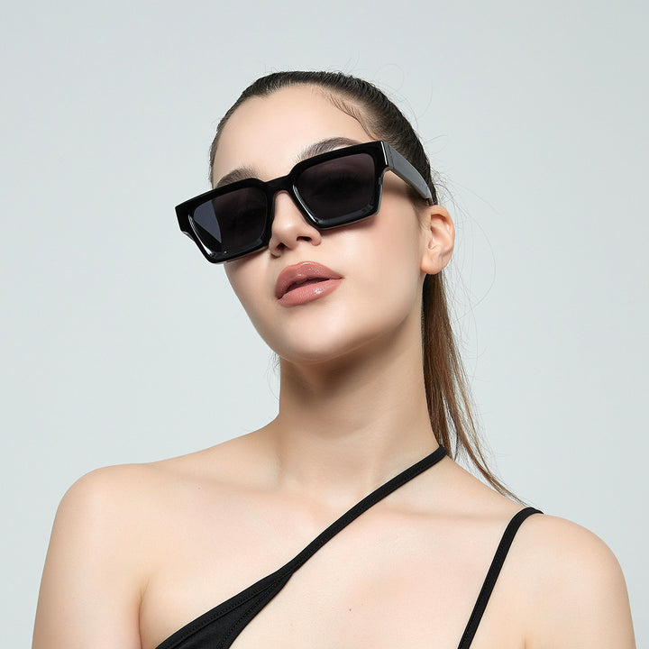 Women's fashionable sunglasses with clear frame and gradient lenses Stornfield