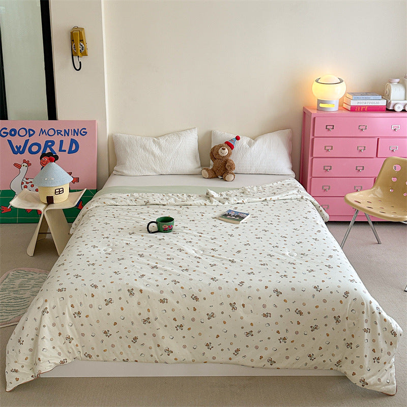 Quilted children's comforter with cute animal print and light microfiber filling