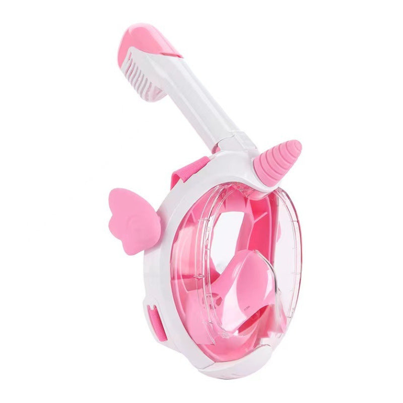 Diving mask with curved field of view and flexible silicone frame Stornfield