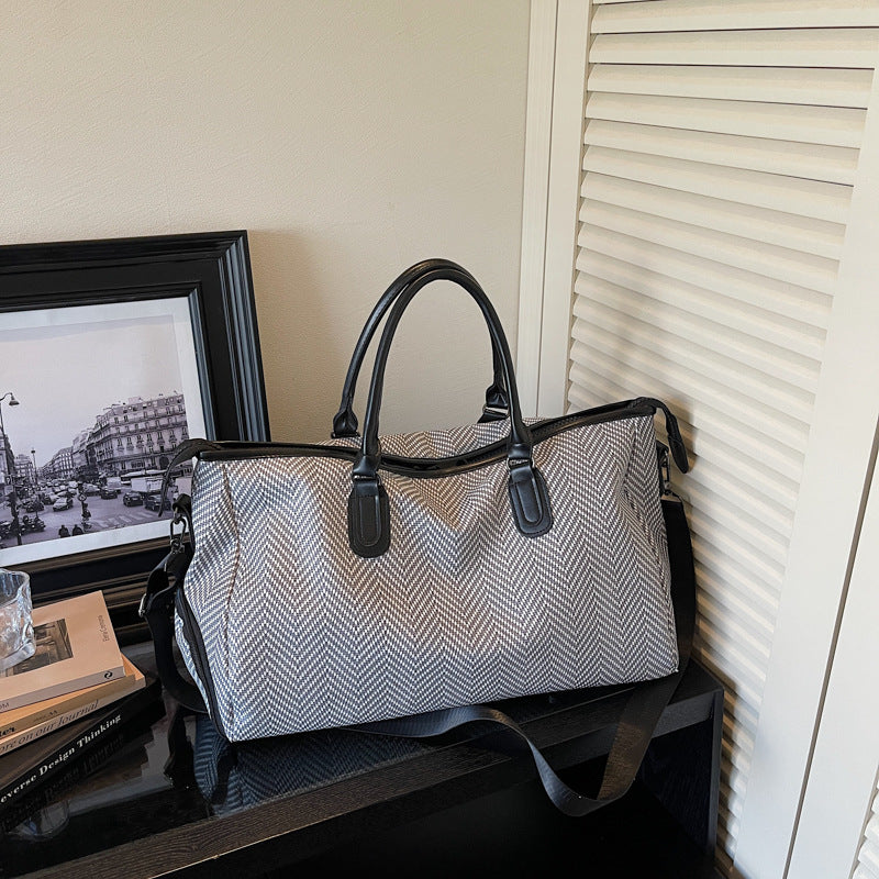 Elegant Travel Bag with Innovative Compartment Design Stornfield