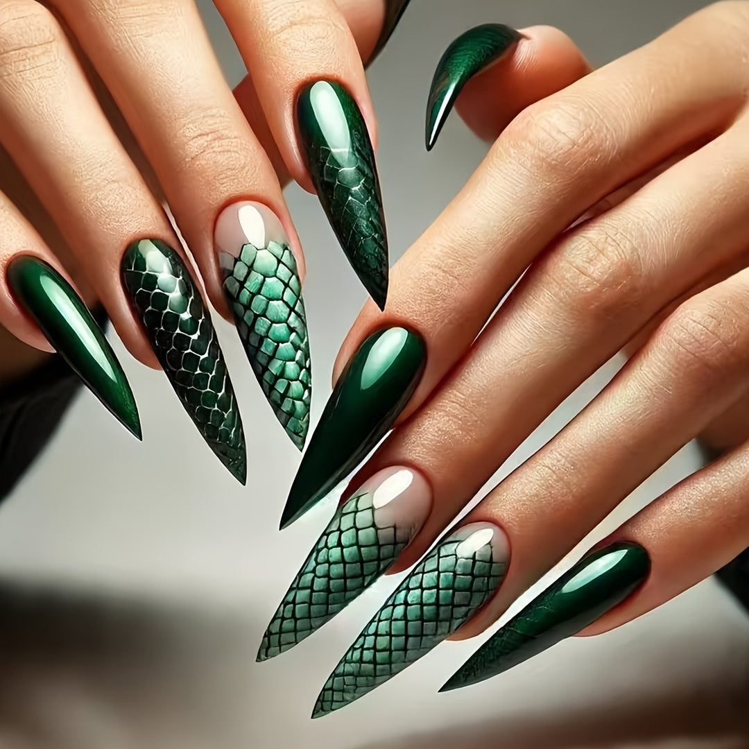 Artificial nails with shimmering snake skin pattern Stornfield