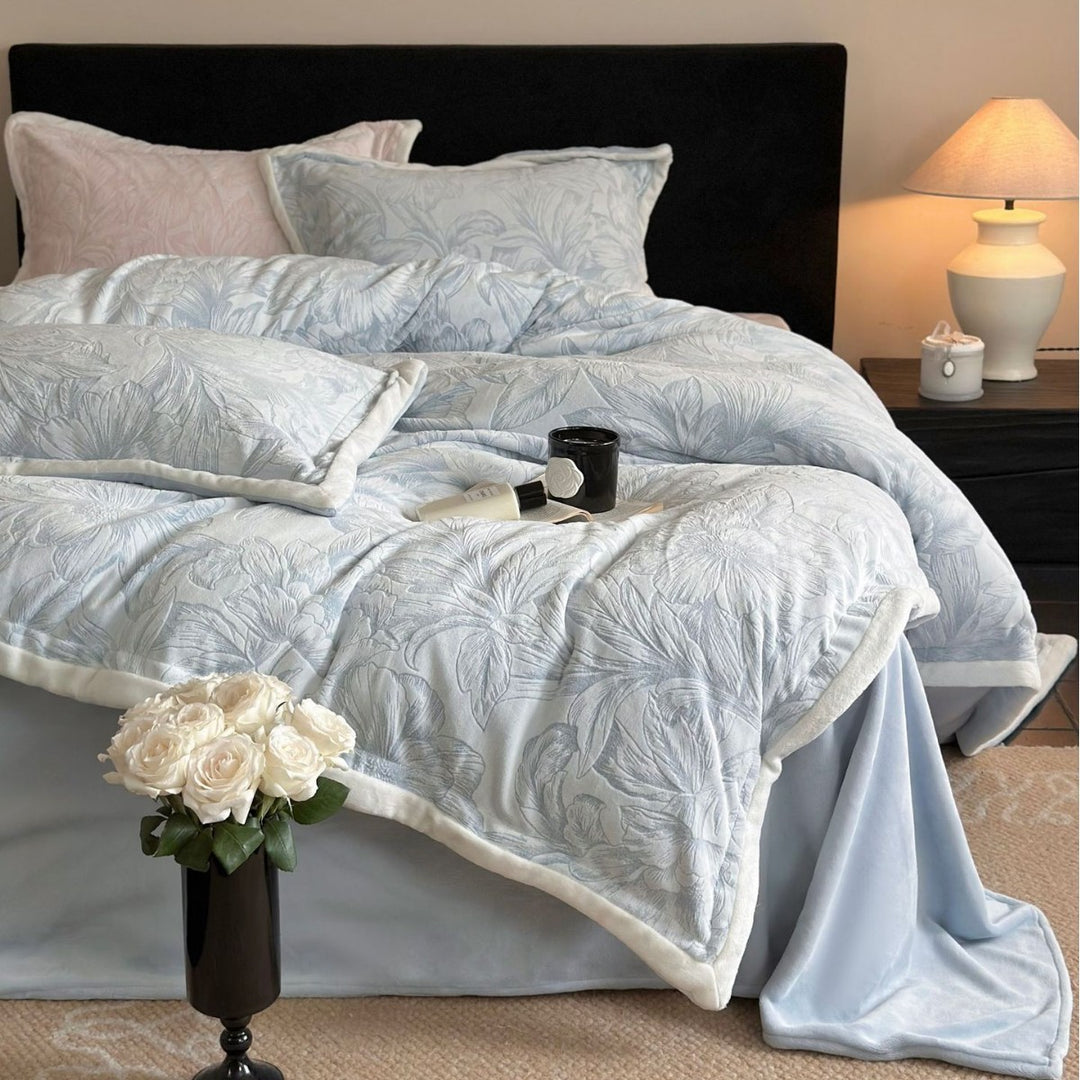 Quilted velvet bedding set with floral relief and reversible function
