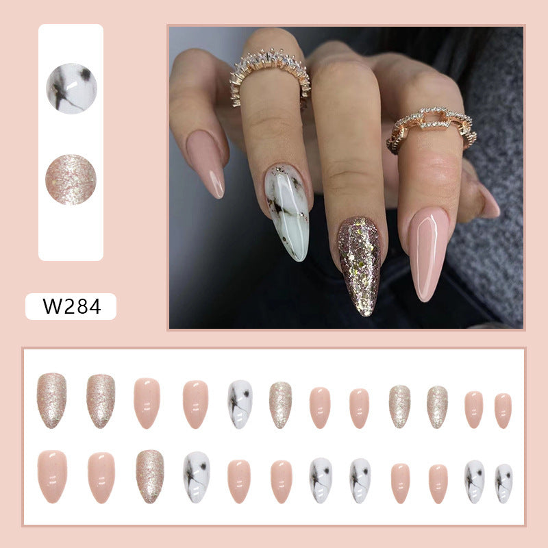 Glamorous artificial fingernails