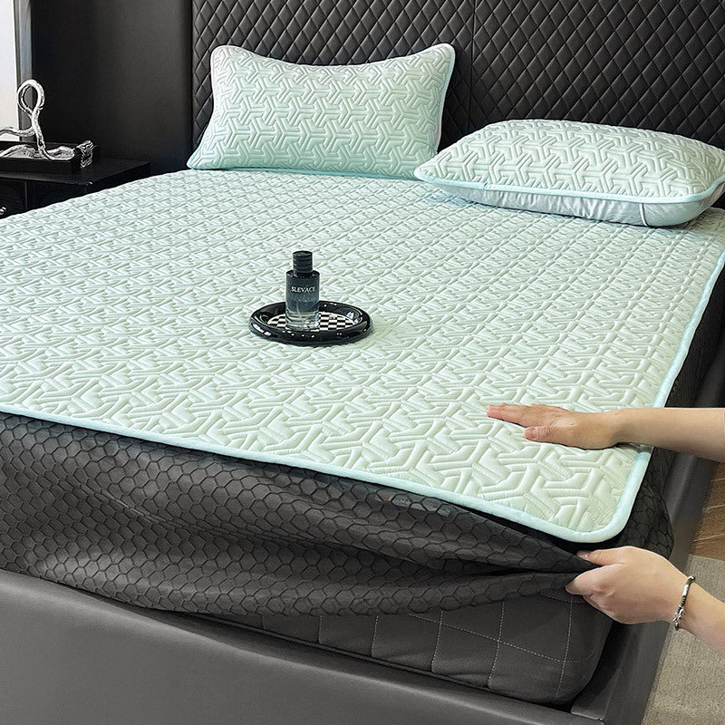 Mattress protector-topper with cooling microfibre quilting and non-slip bottom