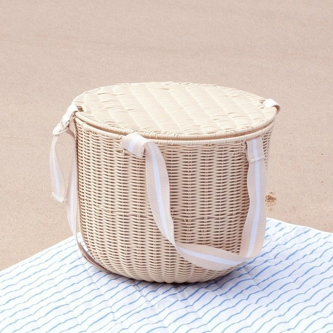 Ladies picnic basket with integrated cutlery set and practical insulation elements Stornfield