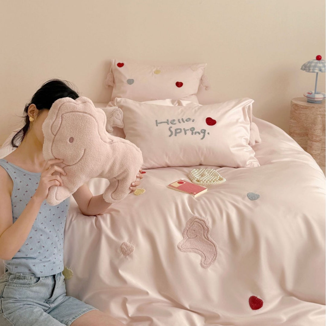 Playful bedding set made of cotton satin with embroidered heart appliqués