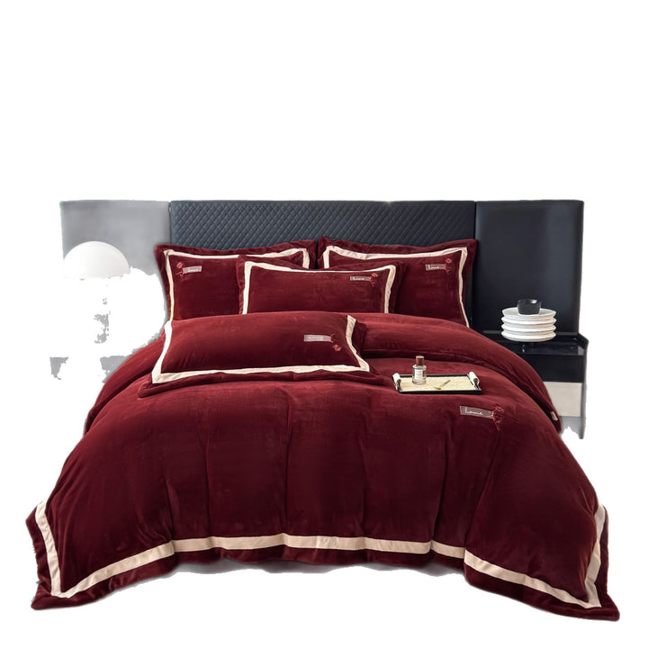 Samt bedding set with pillow covers and quilted border