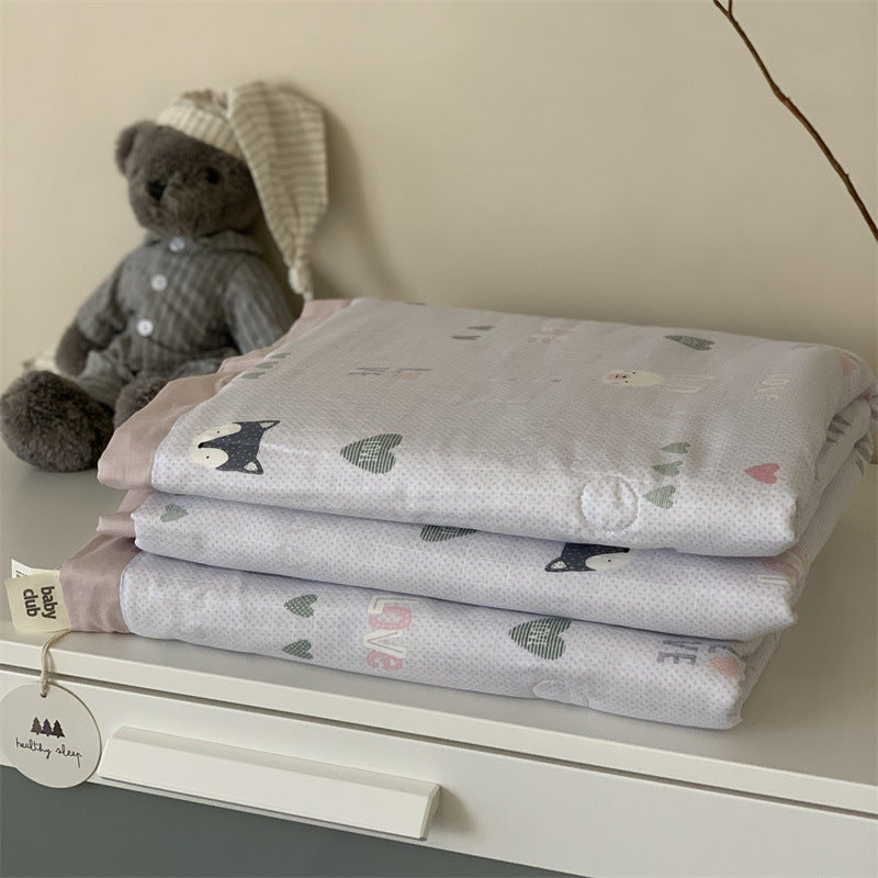 Soft muslin baby blanket with teddy design and double-layered gauze