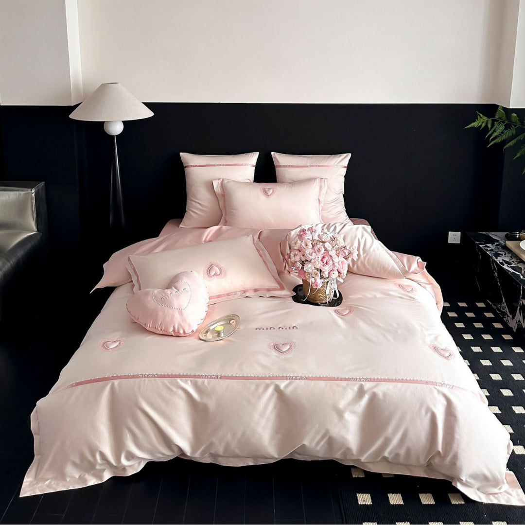 Luxurious cotton satin bedding set with heart applique and decorative piping