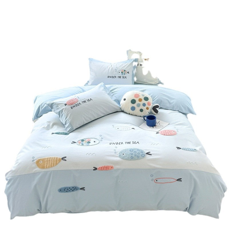 Children's bedding set made of breathable cotton percale with embroidered sea fish motifs