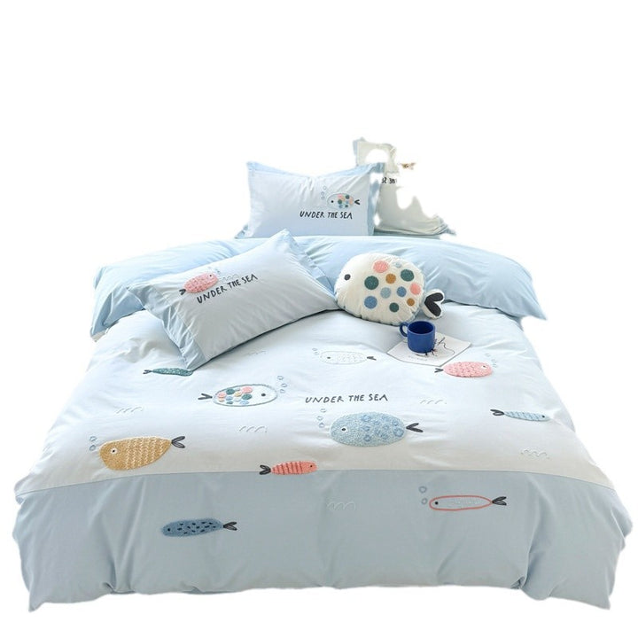Children's bedding set made of breathable cotton percale with embroidered sea fish motifs
