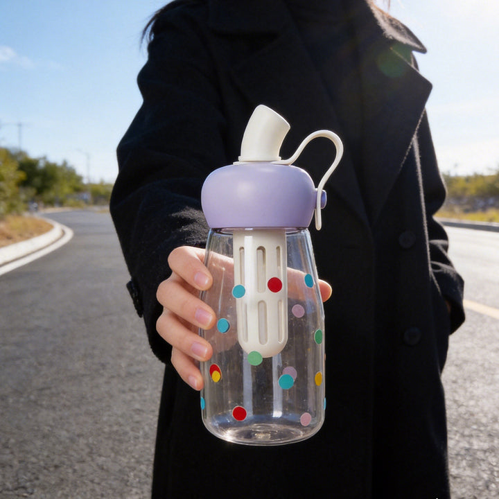 Women's water bottle with integrated fruit filter and practical carrying handle Stornfield