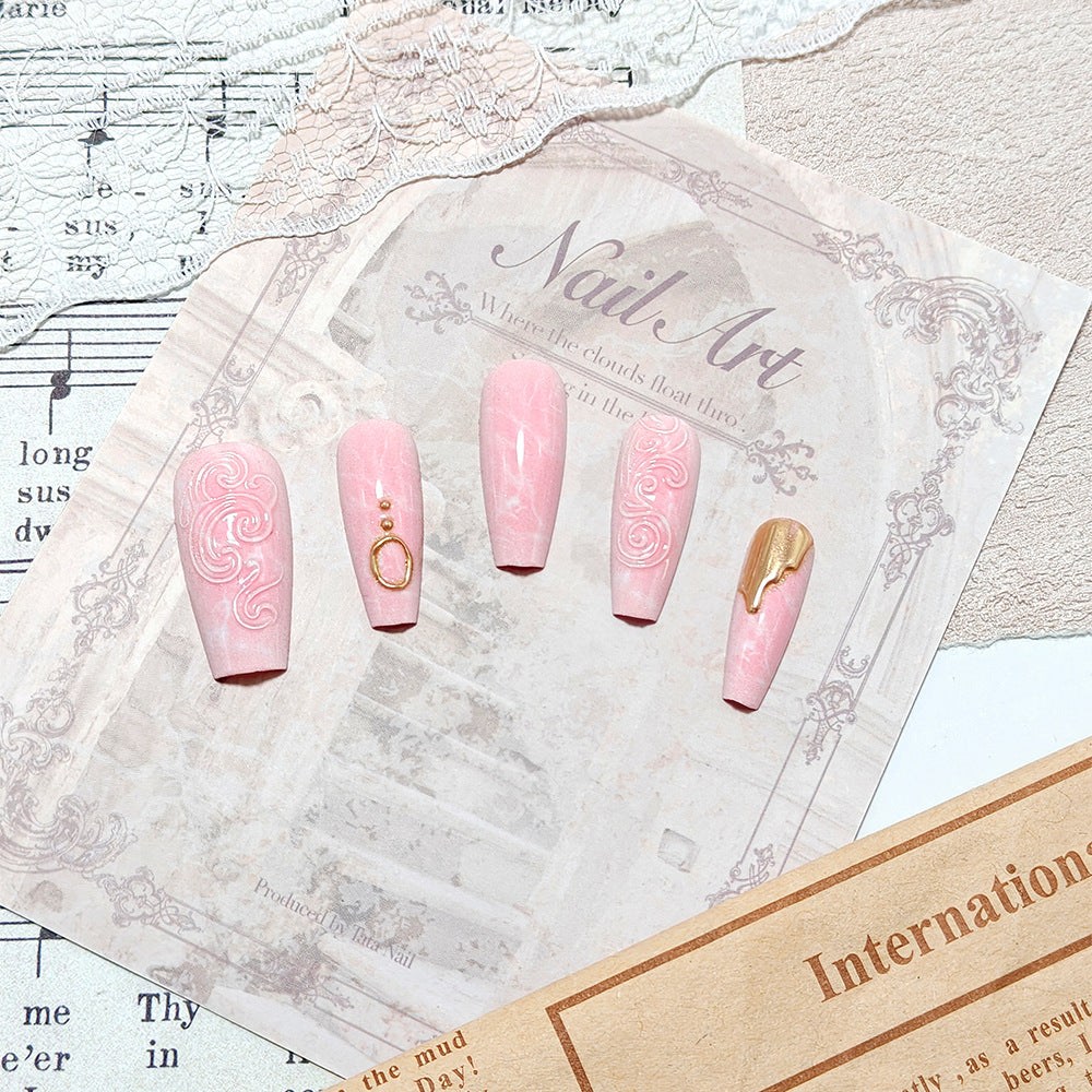 Elegant and Decorative Art Nails Stornfield